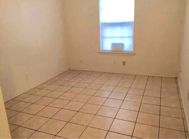 Photo - 7664 Oak Chase