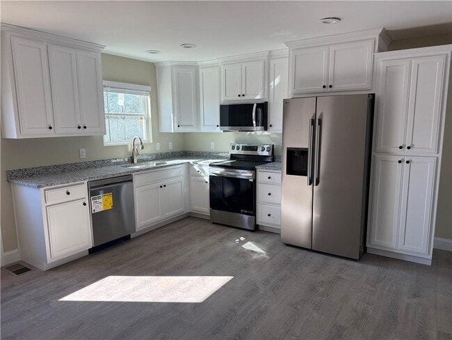 Photo - 425 Grand Oaks Ln