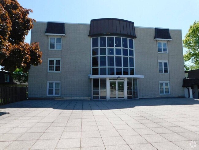 Building Photo - Charming 1BR Condo in Milwaukee