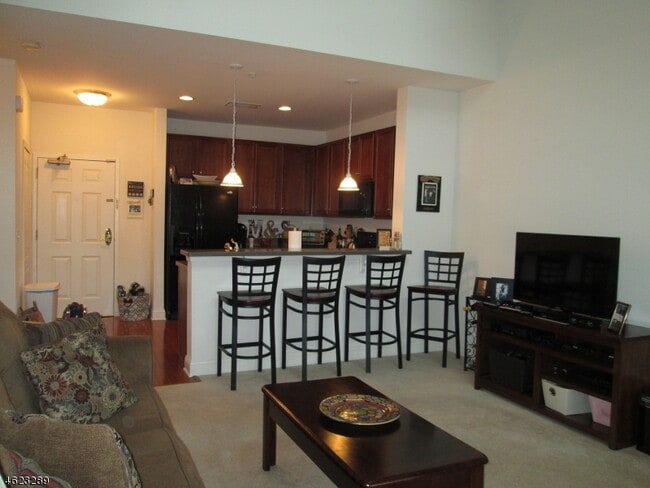 BREAKFAST BAR - 2411 Ramapo Ct