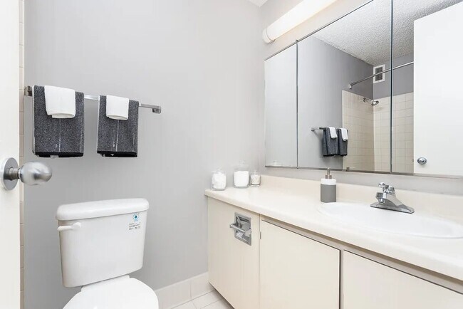 Photo - 223 E Wacker Dr