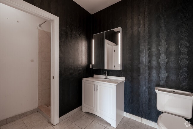 Studio - 700SF - Bathroom