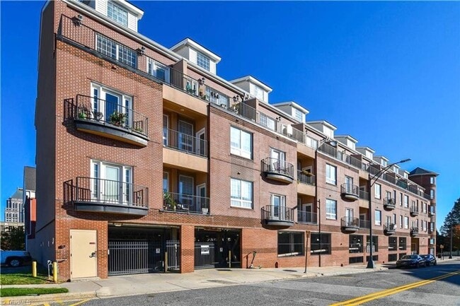 Photo - Downtown City Living Spacious 1 bedroom 1 bathroom in the heart of Greensboro