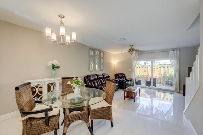Photo - 2900 Dorchester Ln