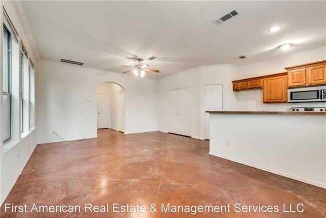 Photo - 8400-8402 Jay St