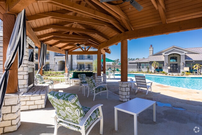 Outdoor Lounge - The Tennyson at Tomball