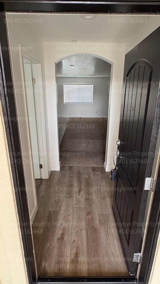 Photo - 5 bedroom, 2 bathroom, 3 car garage located near Taft Hwy/ Chevalier Rd