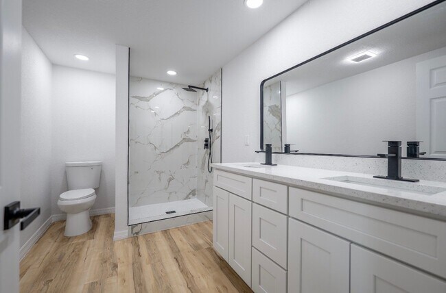 Photo - 511 Carr St
