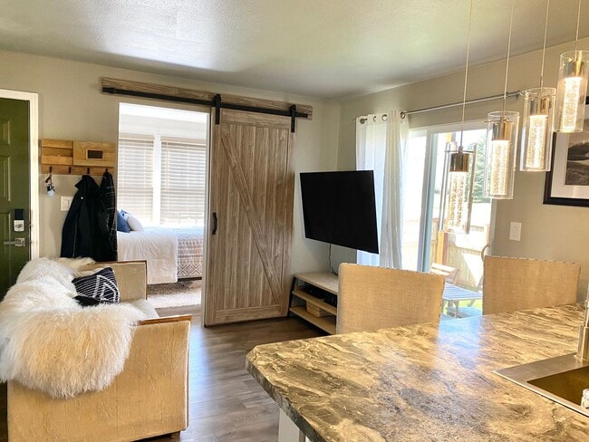 Photo - Fully Furnished 1 Bed 1 Bath Unit Available NOW! Unit D
