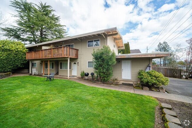 Building Photo - Charming First-Floor Mid-Century Apartment...