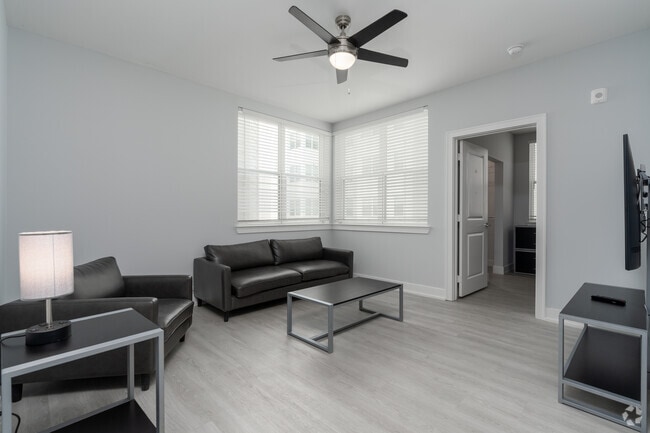 4BR, 4BA - 1,516SF - Living Room