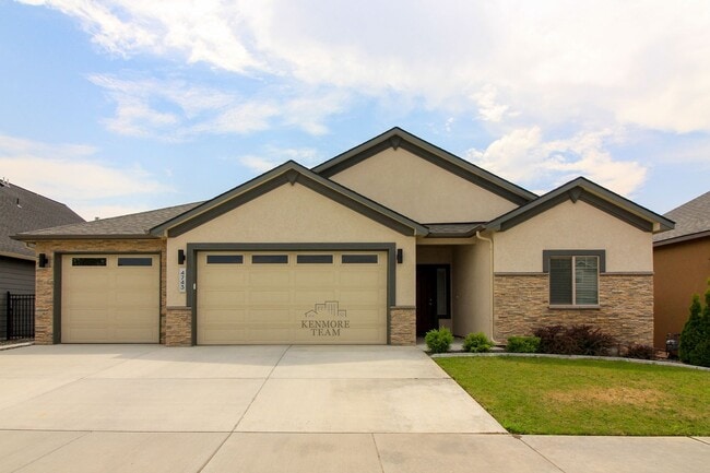 Building Photo - 3 Bedroom, 2.5 Bath + an Office Home in Richland