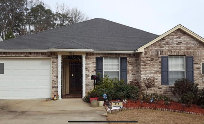 Front porch with 1 car garage - 311 Standifer Ave House
