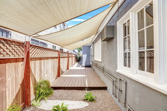 Photo - 826 N Formosa Ave Unidad 1