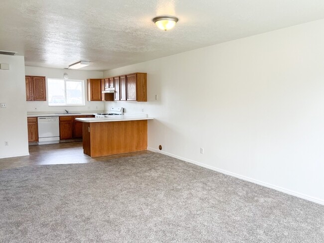 Photo - 12 Fairway Ln