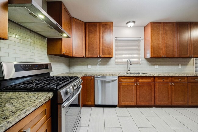 Photo - 5554 Beechnut St