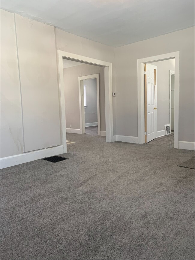 Photo - 709 W 11th St