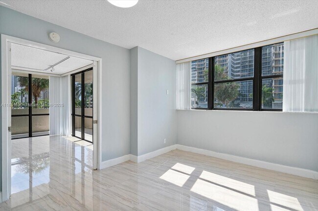 Photo - 2049 S Ocean Dr Unidad 210