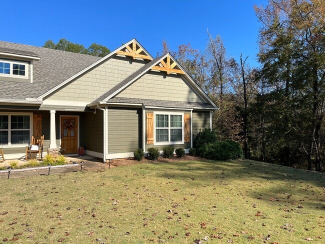 Photo - Precious and well kept home in Lundy West