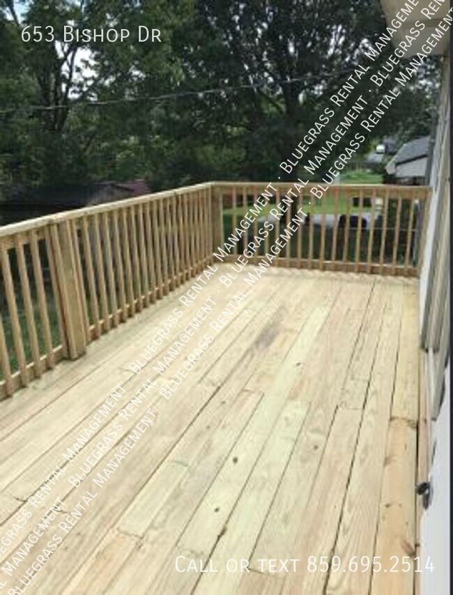 Photo - 653 Bishop Dr