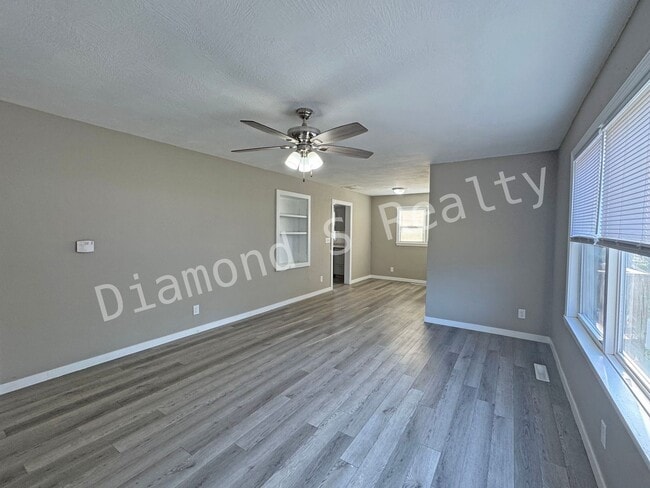 Photo - Updated and Located near Mercy Hospital!  ...