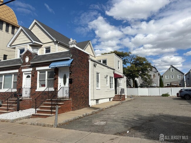 Building Photo - 314 Washington St Unit 1