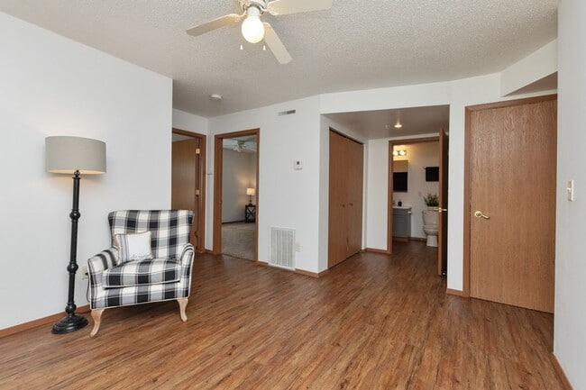 Photo - 421 S Dodge St