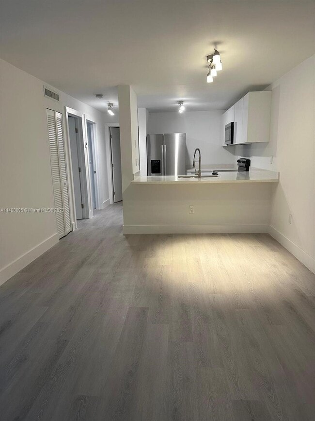 Building Photo - 210 SW 11th St Unit 510 Rental