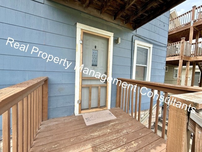 Photo - 2 Bed 1 bath lower- level apartment in North Kansas City!