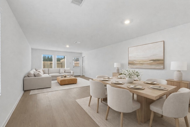 Puesta en escena virtualmente para mostrar el amplio espacio habitable. - 25409 Carnation Ct