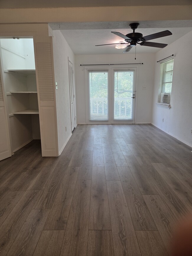 Building Photo - 302 Keith Dr Unit Allen Golden Girls