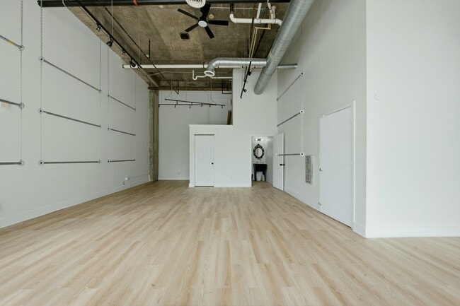 Photo - 333 Nelson St SW