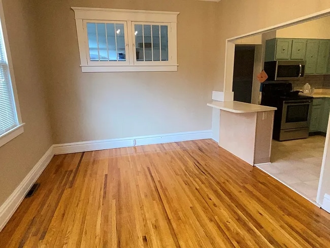 Photo - 42 W 6th Ave