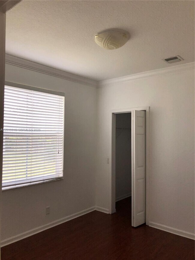 Photo - 693 Live Oak Ln