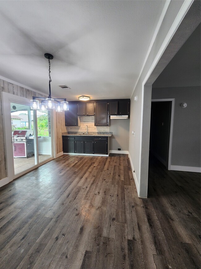 9711 Aguila St