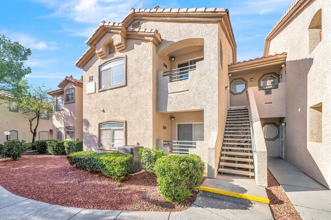 Building Photo - Stylishly Renovated Condo with Modern Finishes in a Gated Community!