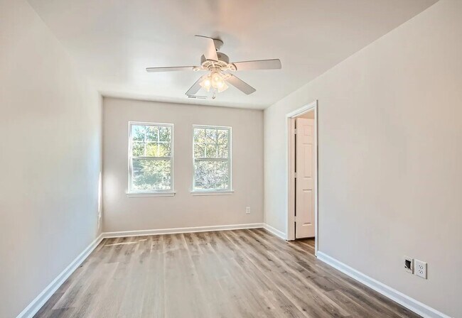 Photo - 307 Drury Dr