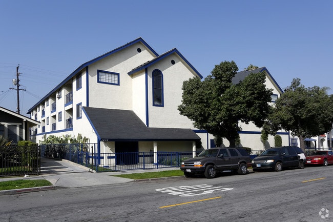 Primary Photo - 1635 Locust Ave