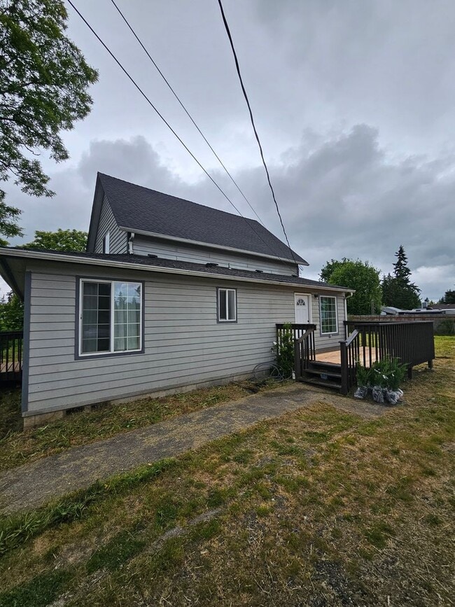 Photo - Serene 4 bedroom farmhouse in a quiet country neighborhood completely renovated