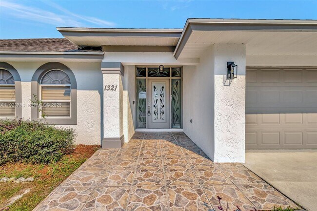 Photo - 1321 SE Airoso Blvd