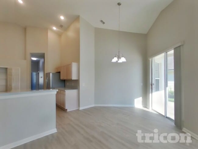 Photo - 3264 Abbeyfield Dr E