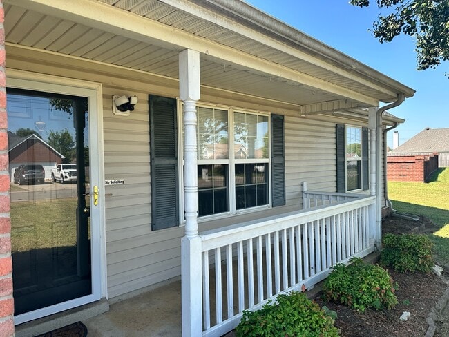2220 Rosecran Cir