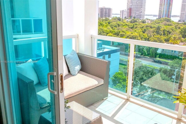 Photo - 1723 SW 2nd Ave