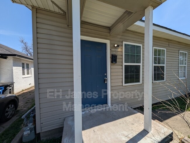 Building Photo - 1627 N Denver Ave