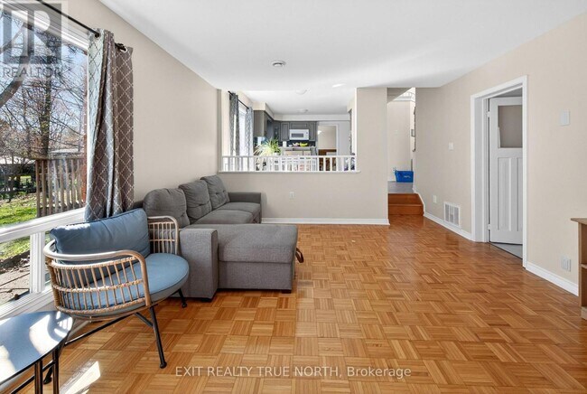 Photo - 10 Grosvenor Dr