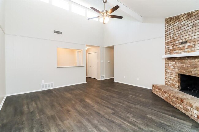 Photo - 2000 Sexton Dr