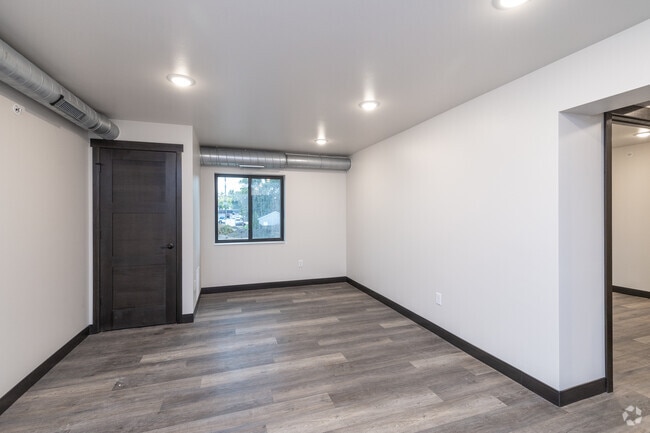 2BR, 2BA - 963SF - Living Room