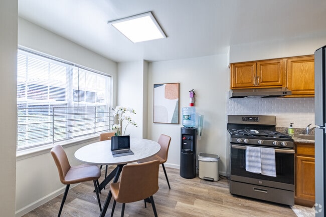 2BR, 2BA - 1,150SF - Dining Room