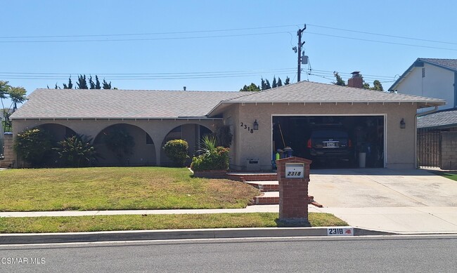 Building Photo - 2318 Medina Ave