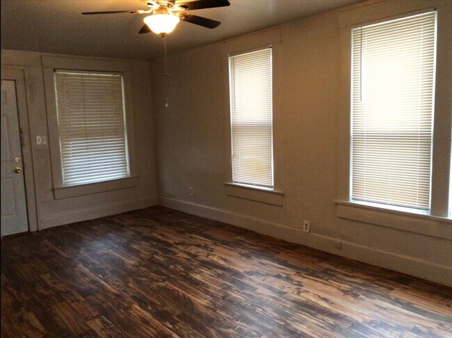 1115 NW 9th St